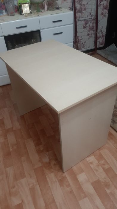 Стол  для кухни или компьютерный