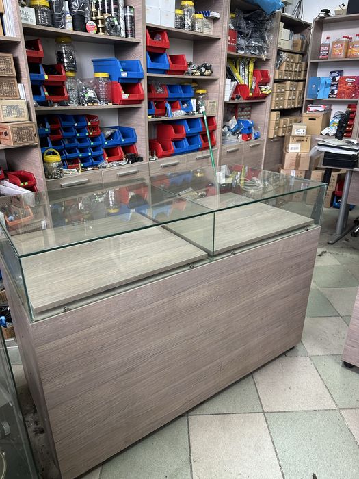 Мебели за магазин