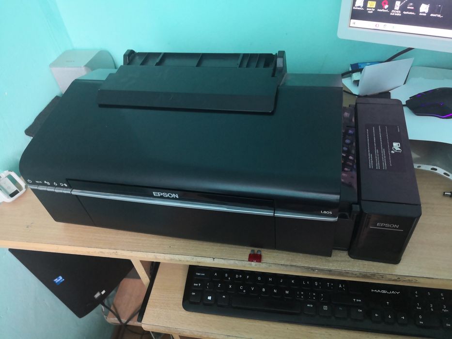 Imprimanta Epson L805 pentru reparat sau de piese
