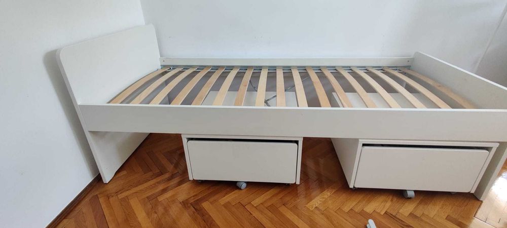 Pat IKEA, 90x200 cm, cu saltea, 2 cutii depozitare si 2 bare protectie