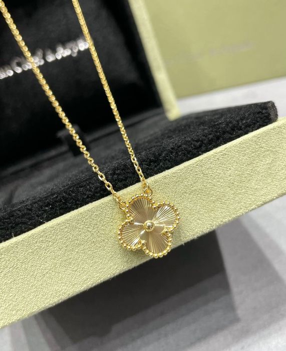 Van Cleef & Arpels позлатено колие