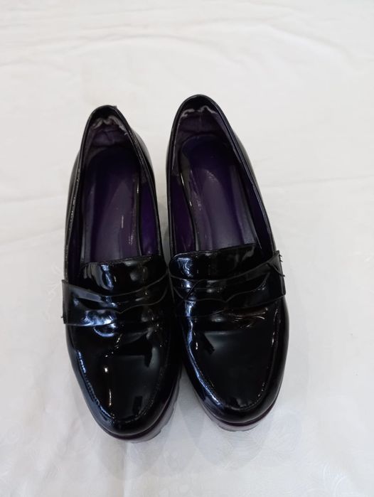 Продам женские туфли