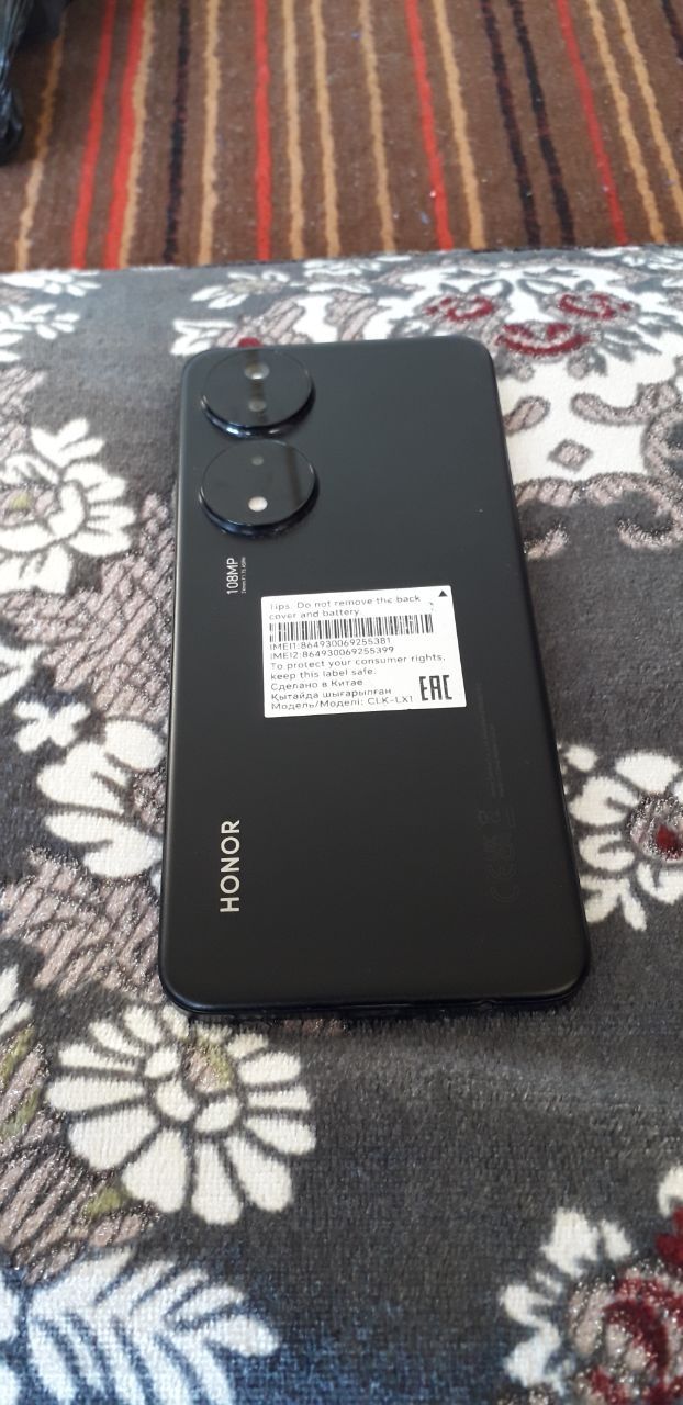 Honor X 7b. Halati yaxshi. Hali 1 yl bulamadi zaryadnk chexol beriladi
