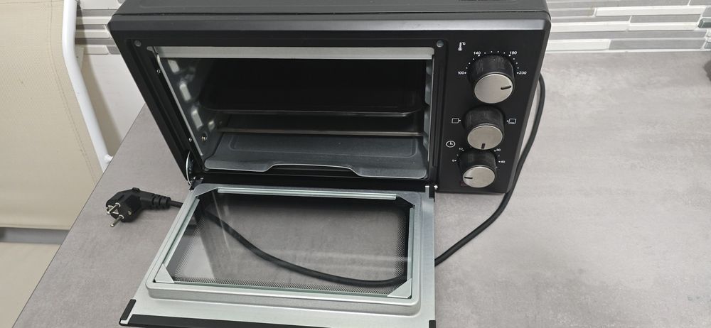 Cuptor electric Zilan 1200w 15l model zln0973 nou