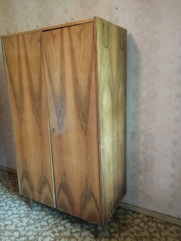Продадим кровать и кресло