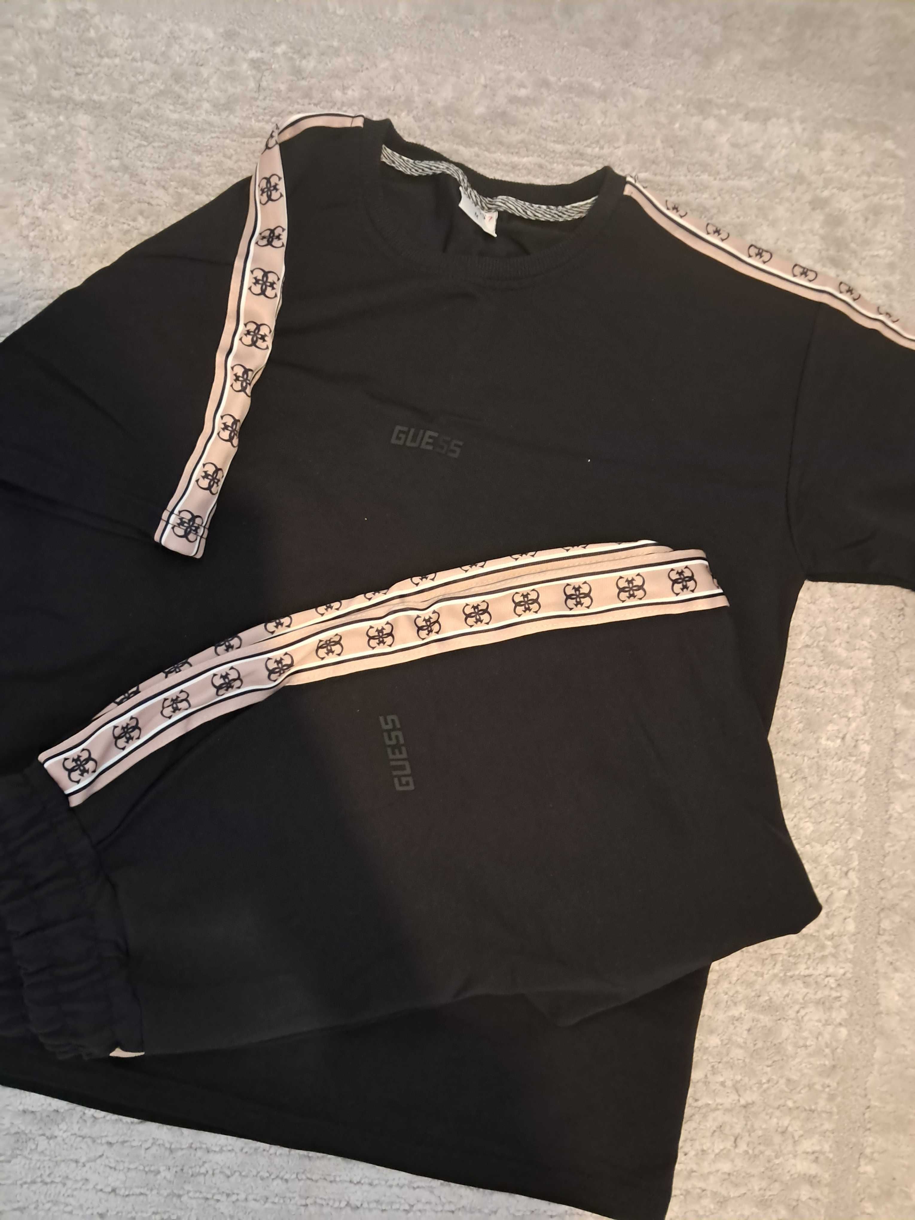 Екип на GUESS  панталон и тениска