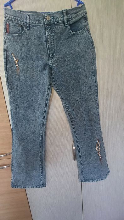 Дамски  дънки с бродерия