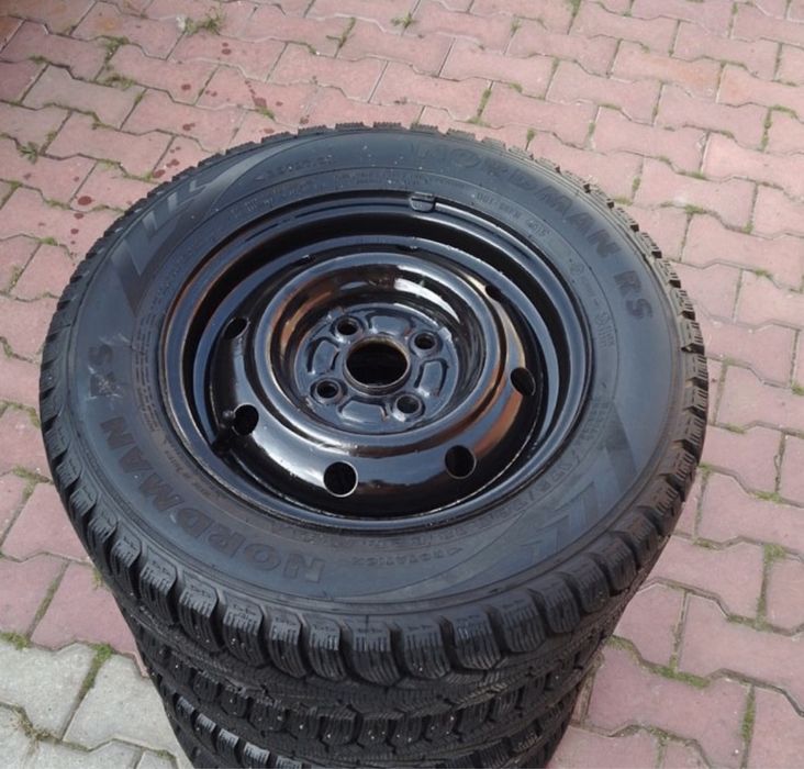 Зимние шины шипованные 185 65 r14, диски от ваз и нексия