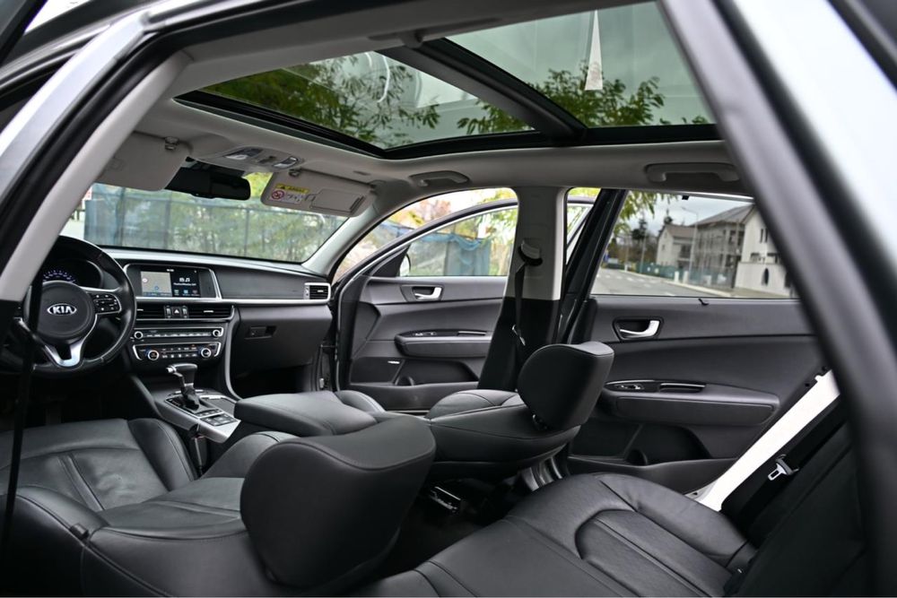 Kia Optima ~ Plug-in Hybrid ~ Atracct Edition ~ Echipare de top ~