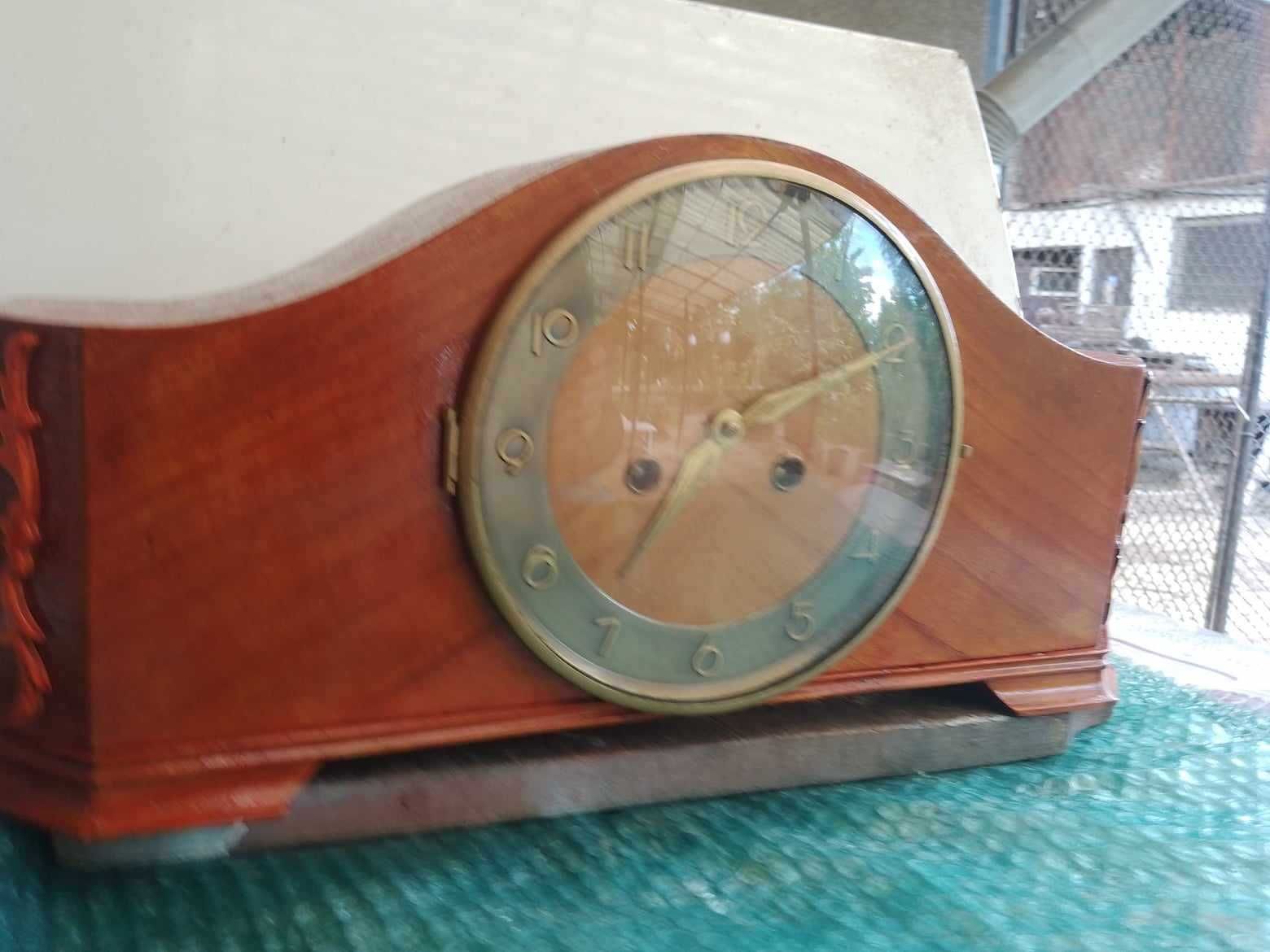 Ceas de semineu cu pendul - mecanic , fabricat in Germany