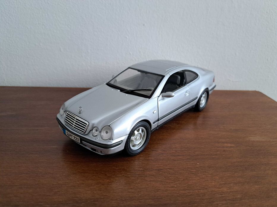 Machete Mercedes la scara 1:18 Anson, Maisto