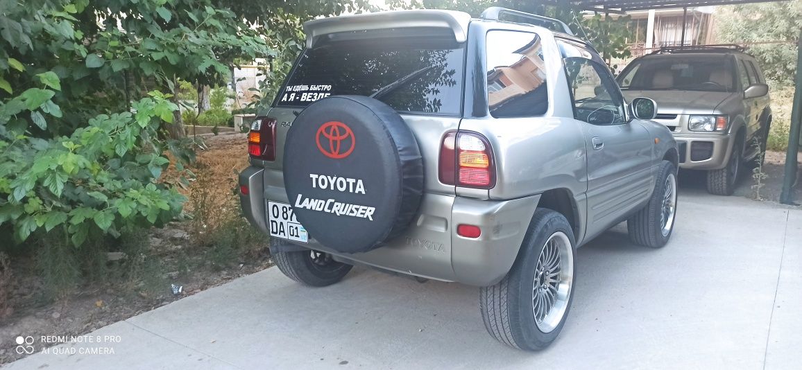Toyota Rav4 J.   karatishka obmen bor taklifla bosa koramiz