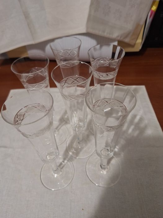 6 pahare de sampanie
