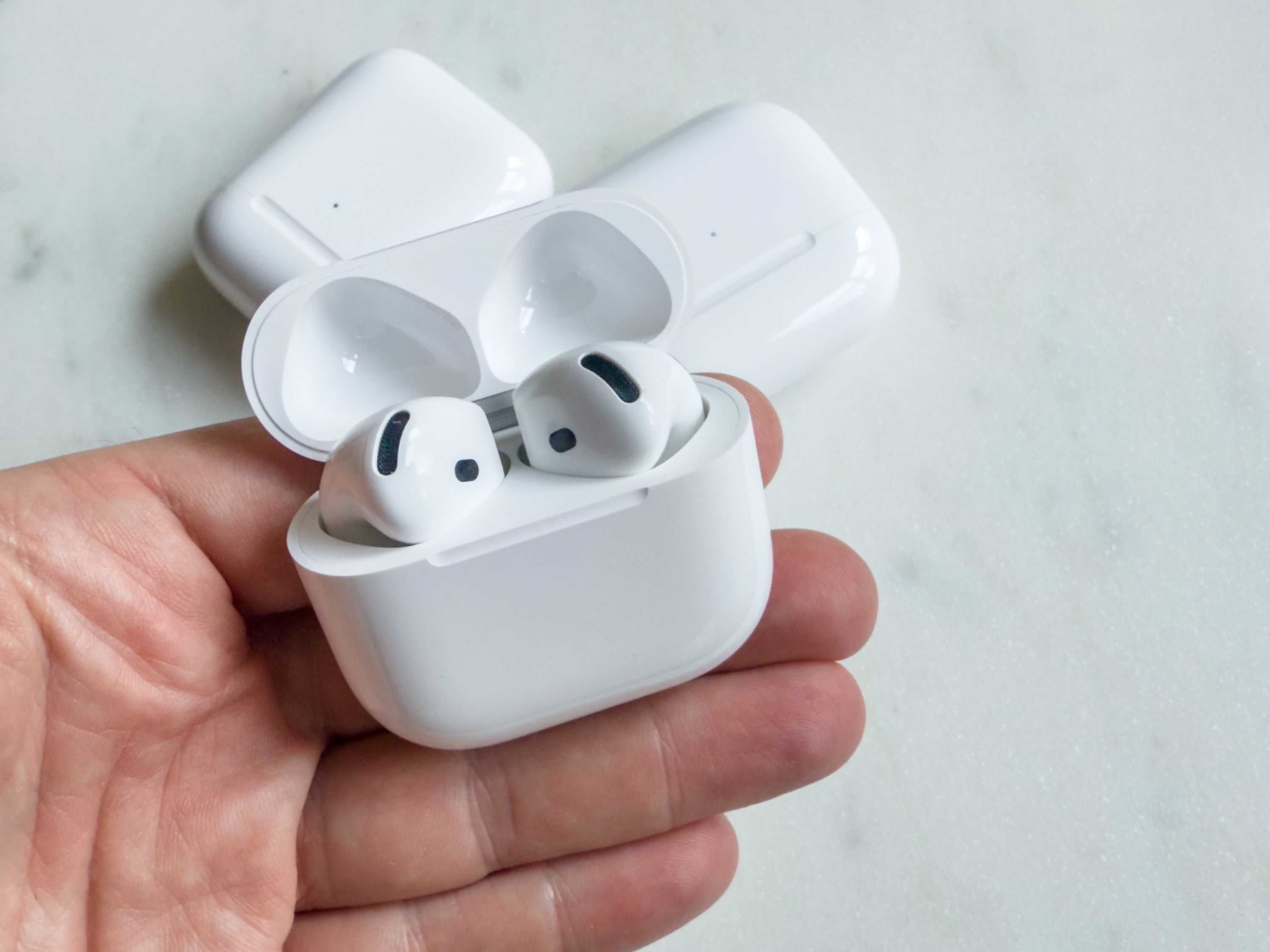 ЧИСТО НОВИ! Аirpods 4 с Active Noise Cancelation