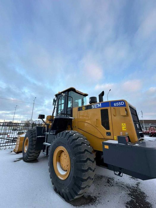 Фронтальный погрузчик SEM 655