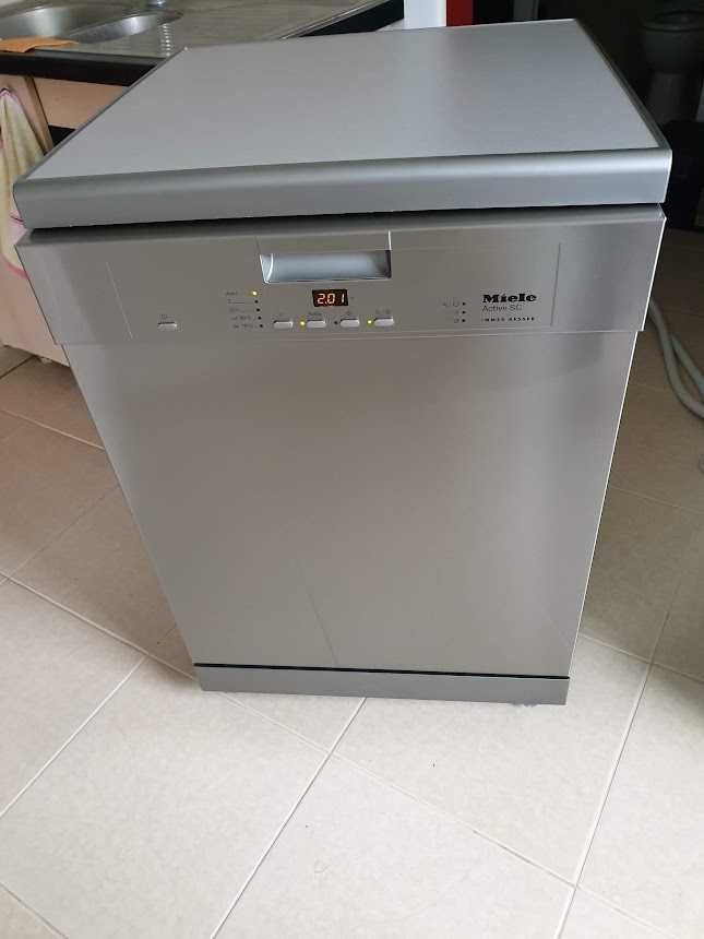 Инокс - Miele Съдомиялна - 14 Комплекта - Свободностояща - 60см