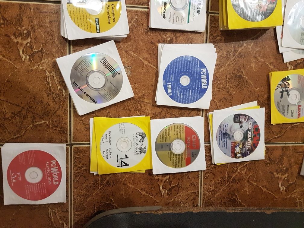 Cd vechi cu programe si cd ljocuri ani 1996 2008 colecție 200 bucăți