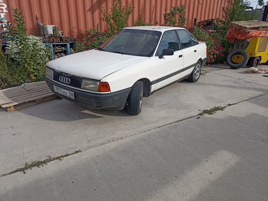 Продам Audi 80 белая
