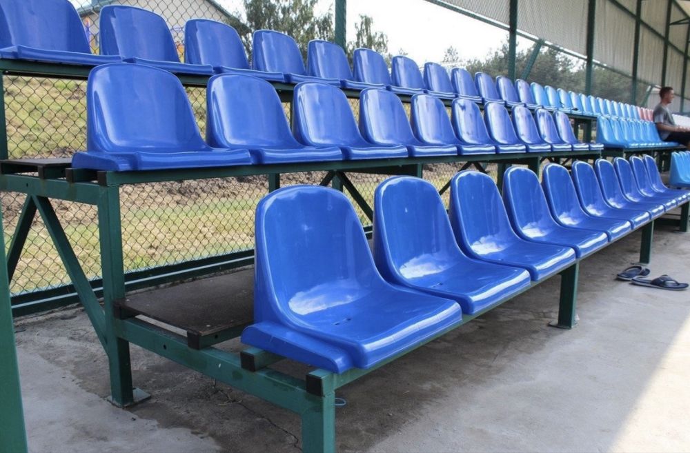 Трибуна, турники, качели