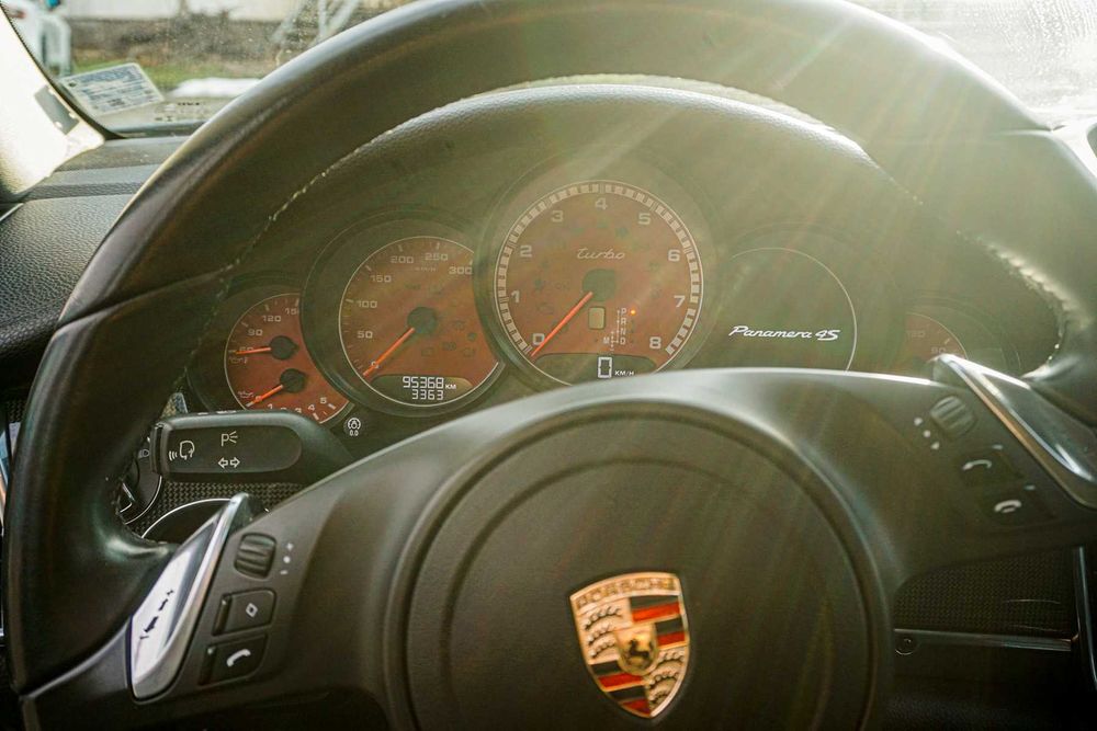 Продавам Porsche Panamera face