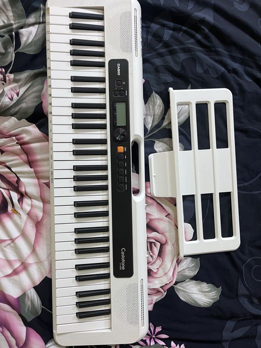 Синтезатор Casio Casiotone CT-S200WEC7 - отличное состояние!