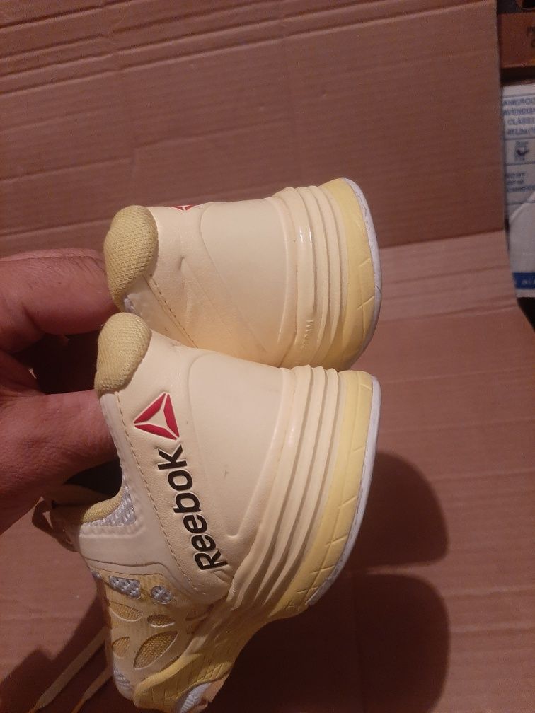 Adidasi Reebok marimea 38,5