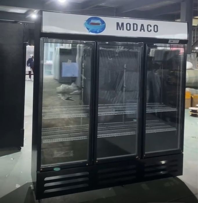 Vitrina frigorifica cu 3 usi / NOUA / 181cm lungime