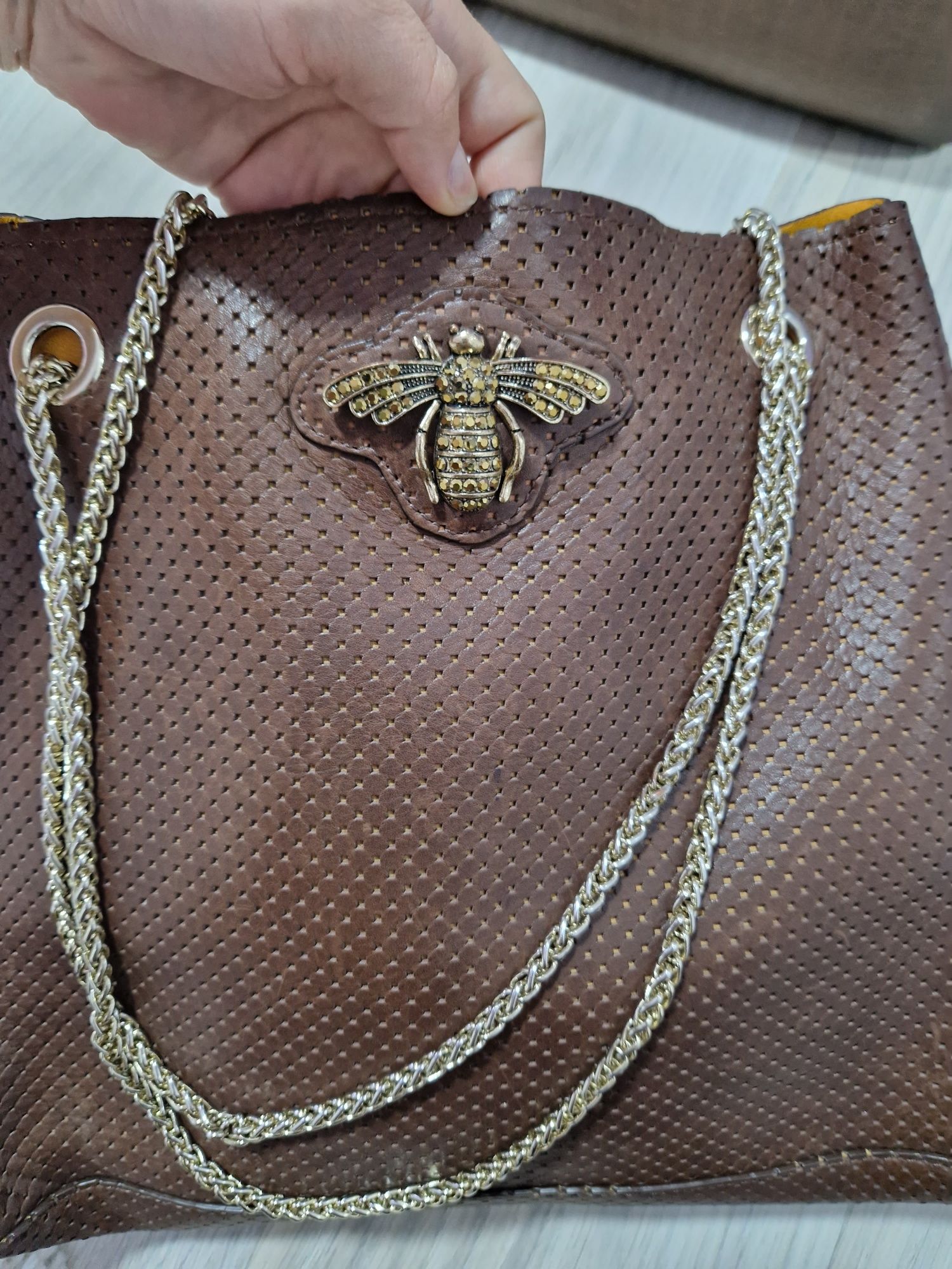 Poseta Musette Bee superba