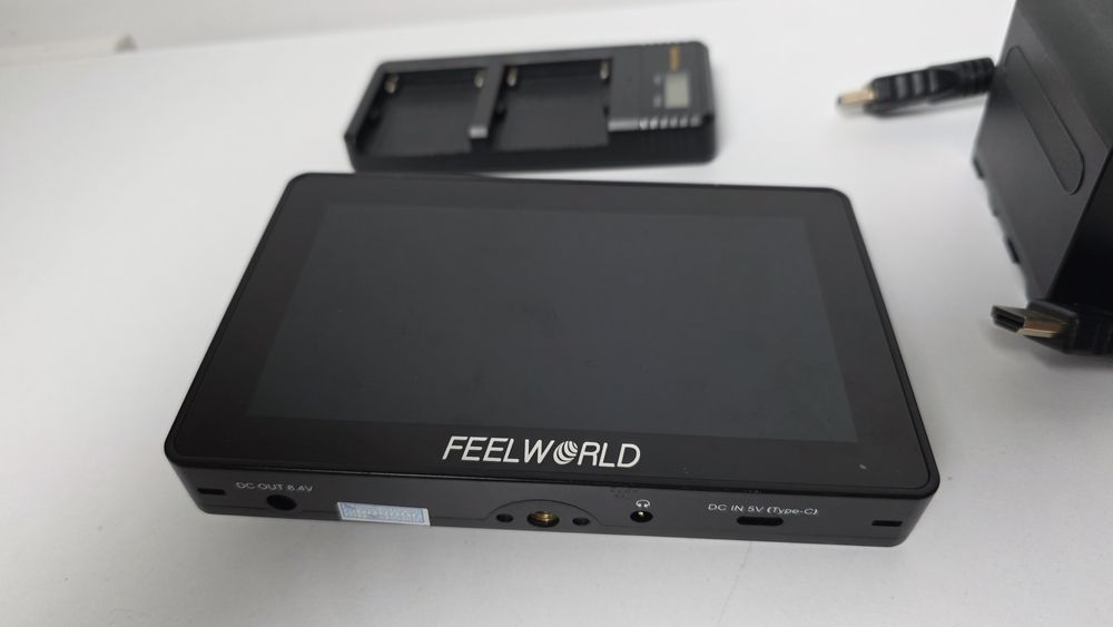 Monitor Feelworld F5 Pro + acumulator Patona NP-F750 si incarcator