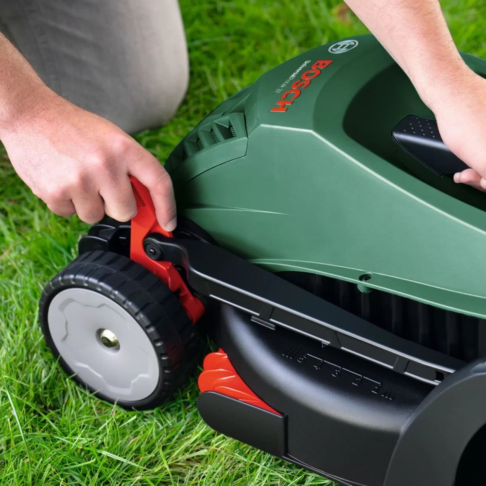 Электрическая газонокосилка BOSCH UniversalRotak 37-555