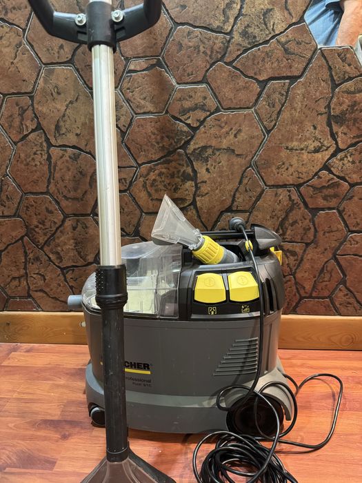 Моющи пылесос КЁРХЕР PUZZI 8/1C  с насадкой для пола