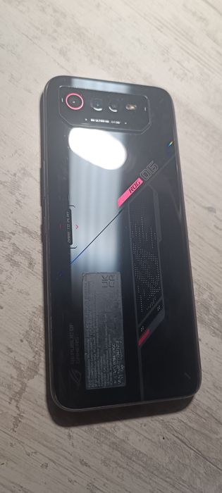 De vanzare rog phone 6 256gb si casti rog cetra