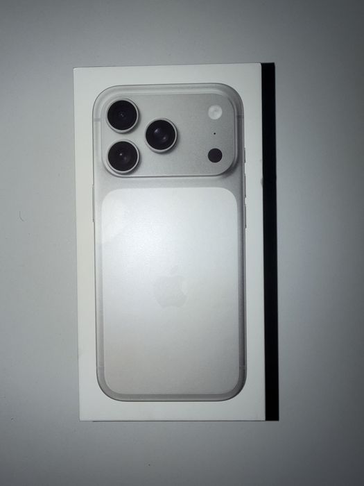 Продам запечатаный Айфон 17pro