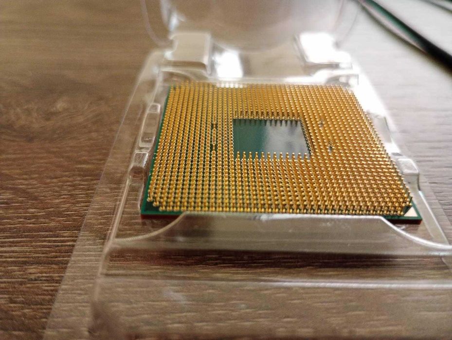 Procesor AMD Ryzen 3.7GHz 4 core 8 thread cu grafică integrată