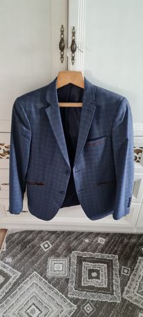 Продам мужской пиджак классический фирмы  Bernanke