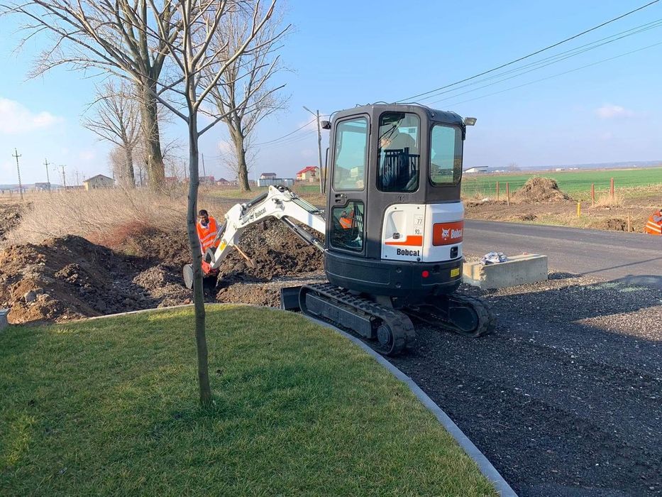 Inchiriez miniexcavator bobcat cu picon