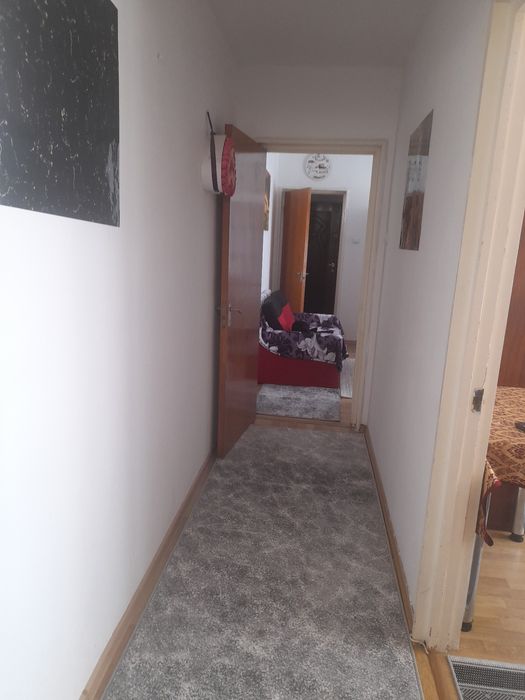 Închiriez apartament cu 4 Camere