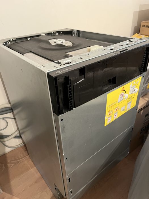 Посудомоечную встраеваемую машину