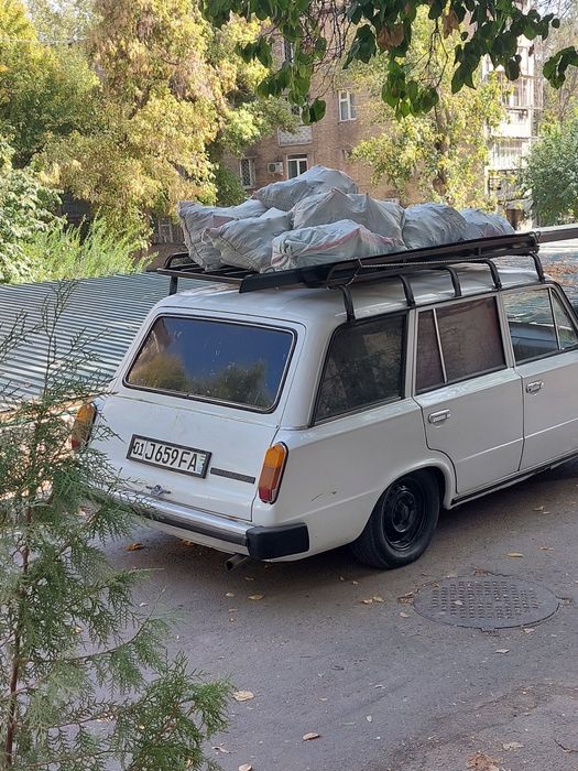 Вывоз  Любой  Мусора, А  также  есть  Автолифт  + Грузчики  !