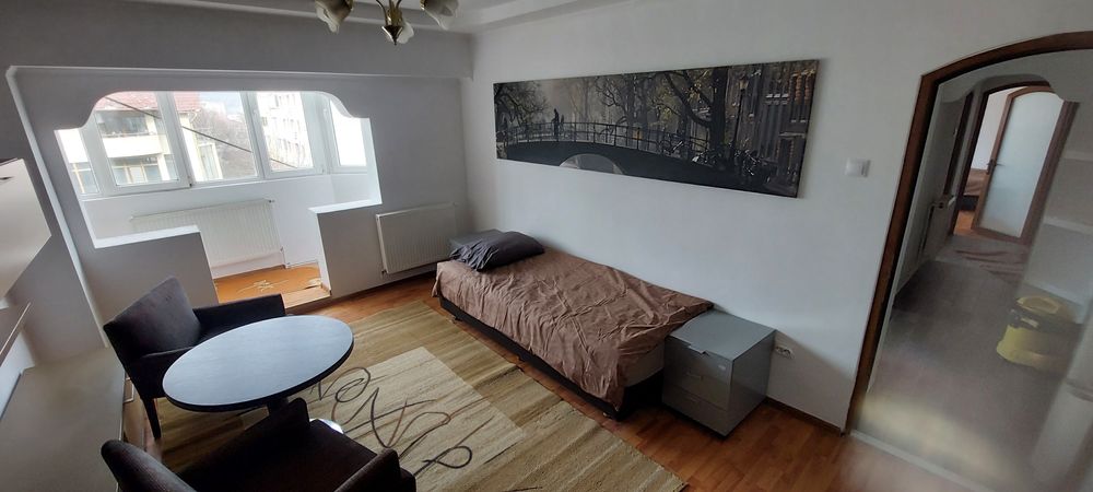 Vand apartament 3 camere etaj 2.