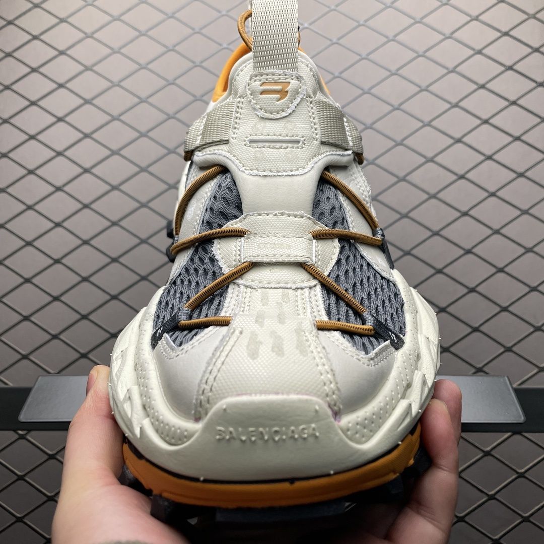 Balenciaga Hike 2025