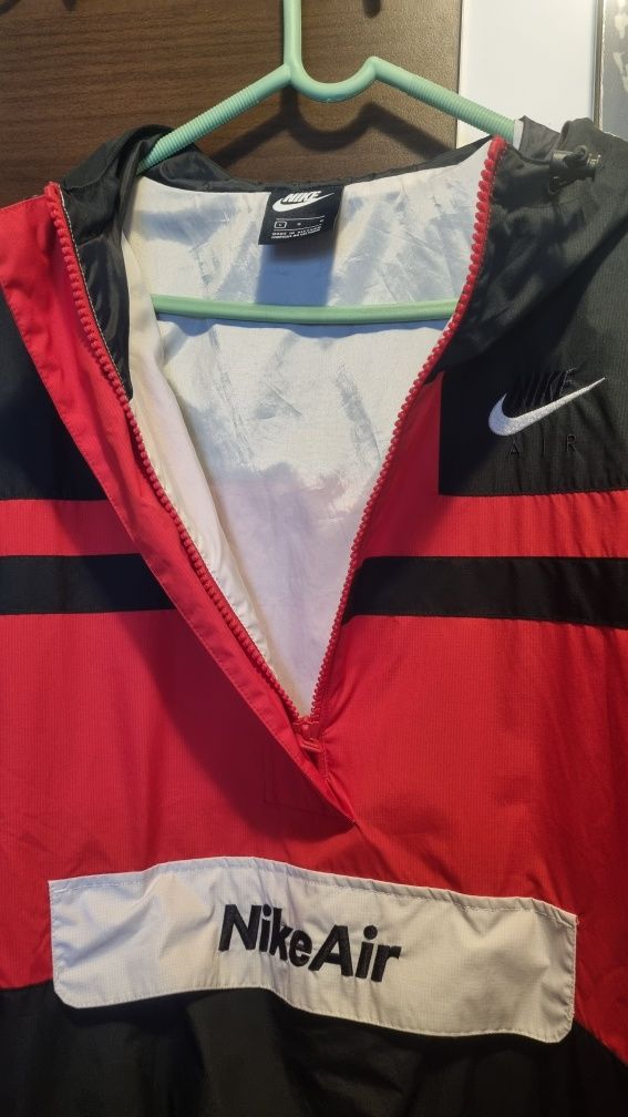 Jachetă Nike AIR WOVEN Mărimea L - XL
Men – University Red/Black/Whi