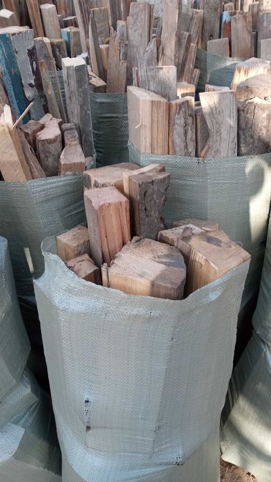 Уголь и дрова мешками