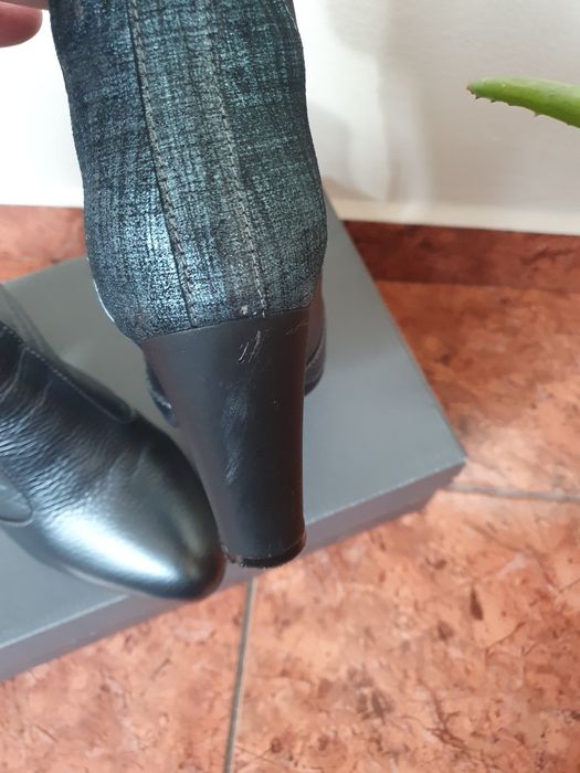 Vând Botine Garkony