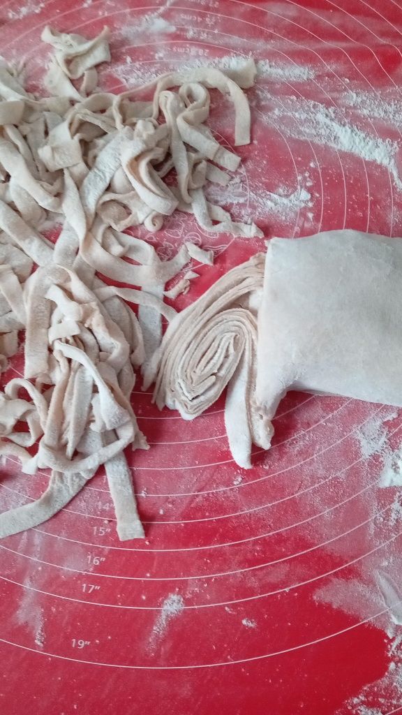 Домашняя лапша ,ручной работы.