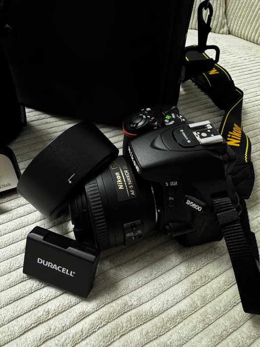 Nikon D5600 Kit + accesorii | 4420 cadre