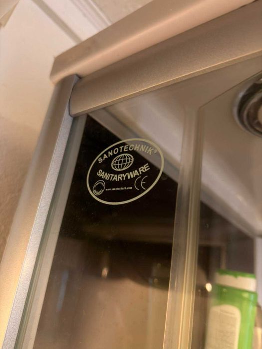 Sanotrhnik душ-кабина