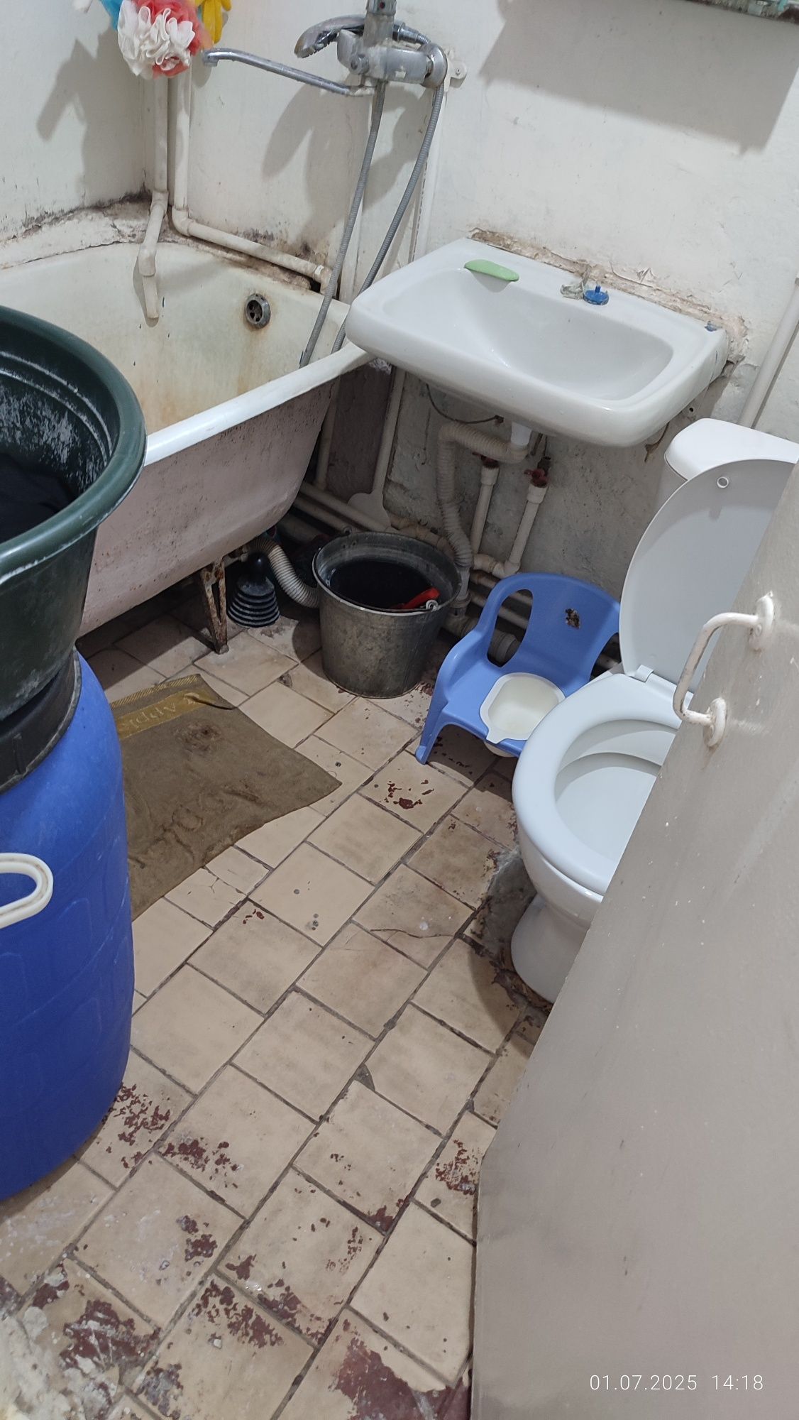 Paxtazordan 4 etaj 1 xonali kvartira sotiladi