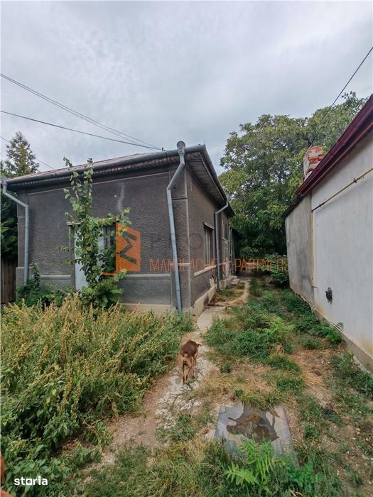 Casa de vanzare si teren 708 mp in zona Victoriei