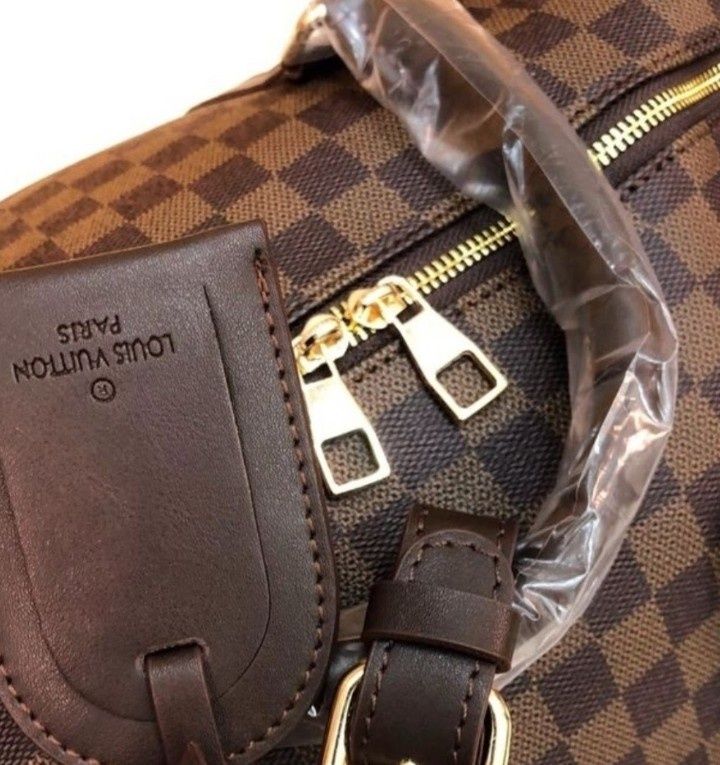 Geanta voiaj Louis Vuitton new model unisex, saculet, etichetă